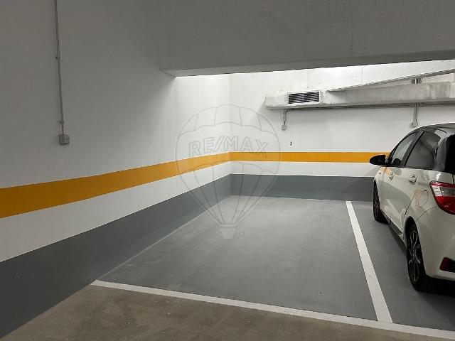 Garagem alugar em Alta de Lisboa, Lisboa