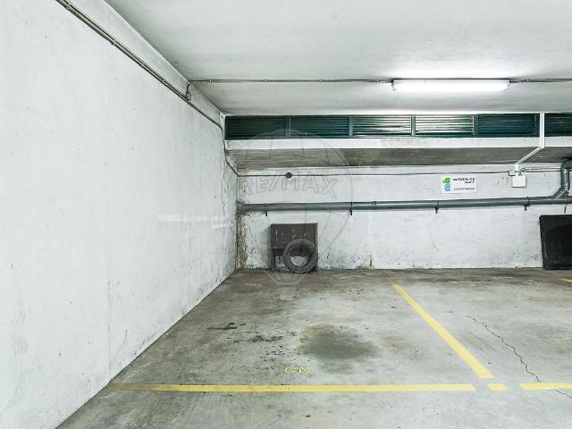Garagem alugar em Porto, Basílio Teles