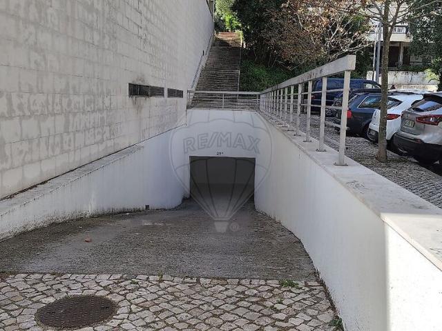 Garagem alugar em Miraflores, Oeiras