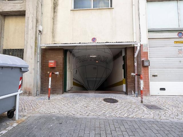 Garagem alugar em Pontinha e Famões, Odivelas