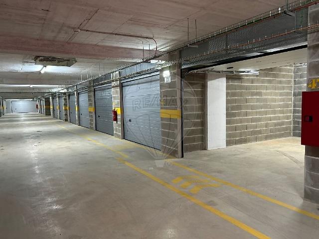 Garagem alugar em Portimão