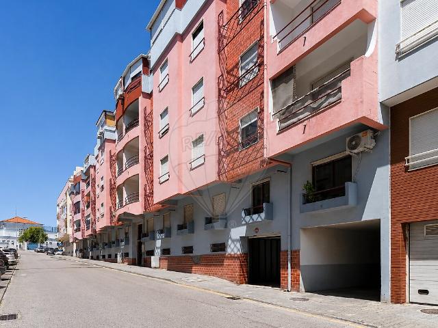 Garagem alugar em Pinheirinhos, Setúbal