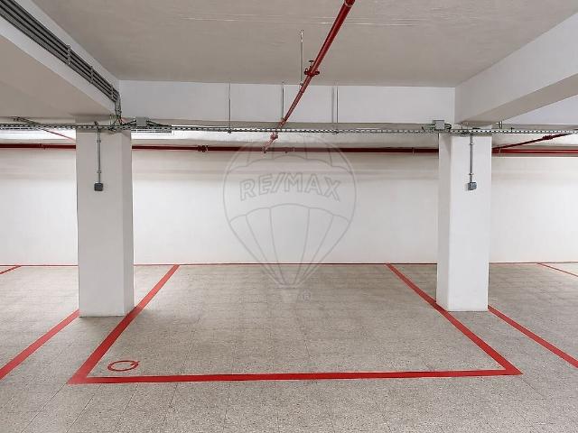 Garagem alugar em Coração de Jesus, Lisboa