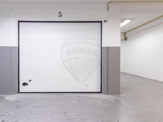 Garagem alugar em Pinheirinhos, Setúbal