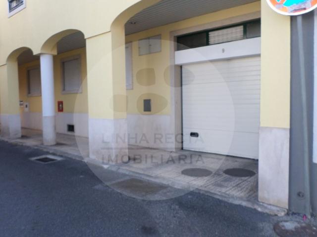 Garagem alugar em Grelhal, Setúbal