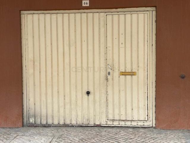 Garagem alugar em Odivelas, Lisboa