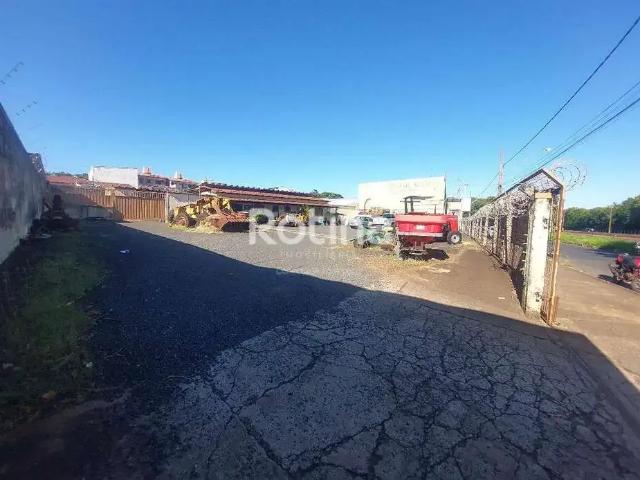 Garagem aluguel em Região Geográfica Imediata de Uberlândia, Oliveira Fortes