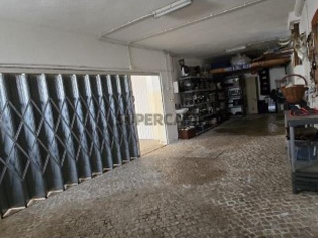 Garagem venda em Almada, Setúbal