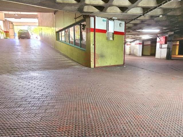 Garagem venda em Villa Park, Amadora