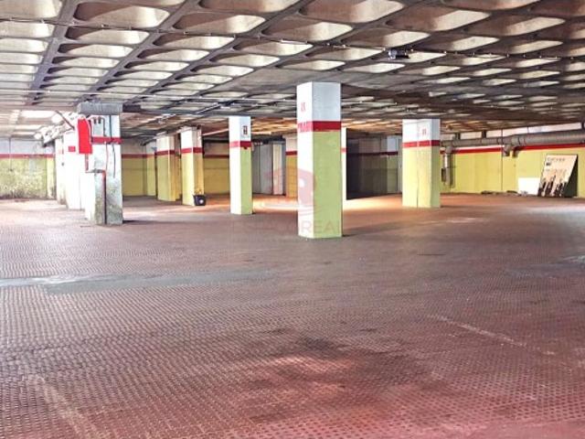 Garagem venda em Villa Park, Amadora