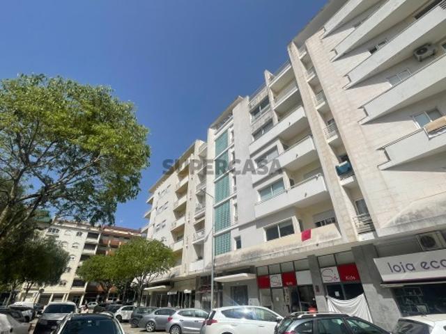 Garagem venda em Rio Maior, Santarém