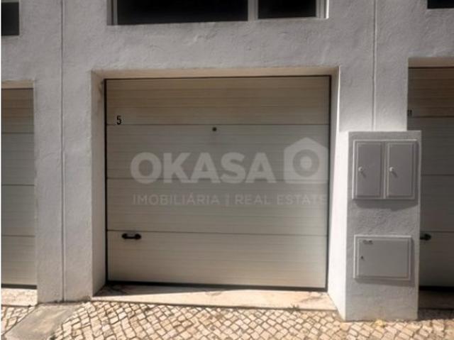 Garagem alugar em Grelhal, Setúbal