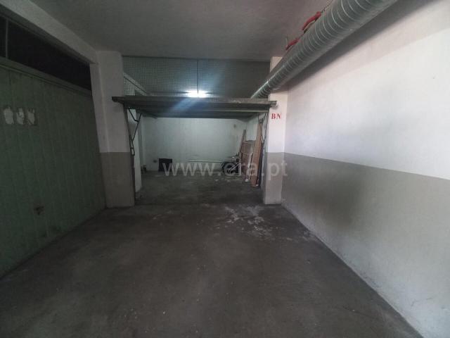 Garagem venda em Oliveira do Douro, Vila Nova De Gaia