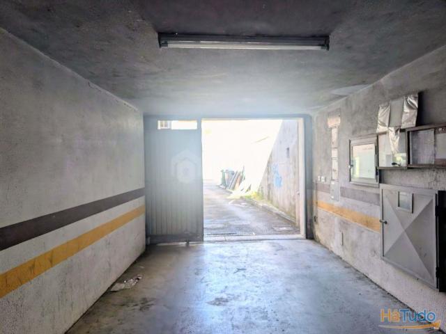 Garagem venda em Santiago Dos Velhos, Lisboa