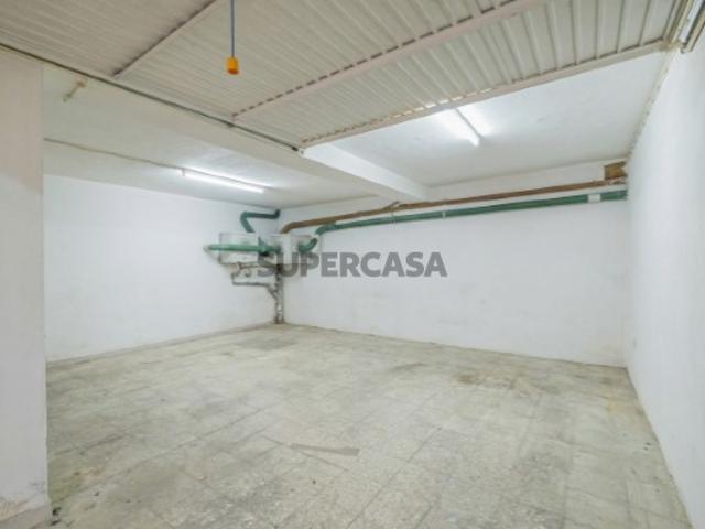 Garagem venda em Alto da Ponte, Almada