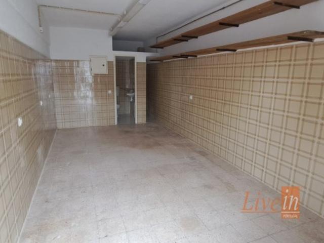 Garagem alugar em Mem Martins, Sintra