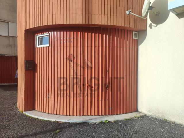 Garagem alugar em Tapada das Mercês, Sintra