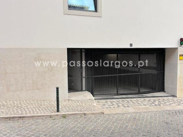 Garagem alugar em Santa Isabel, Lisboa