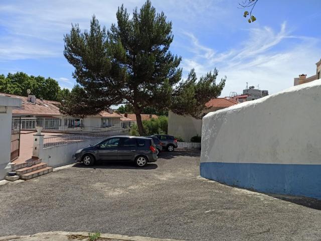 Garagem alugar em Alto da Bela Vista, Cascais