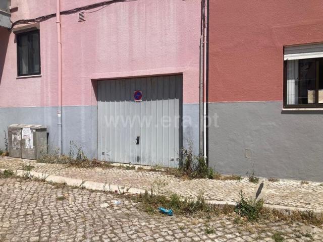 Garagem venda em Boca do Grilo, Almada