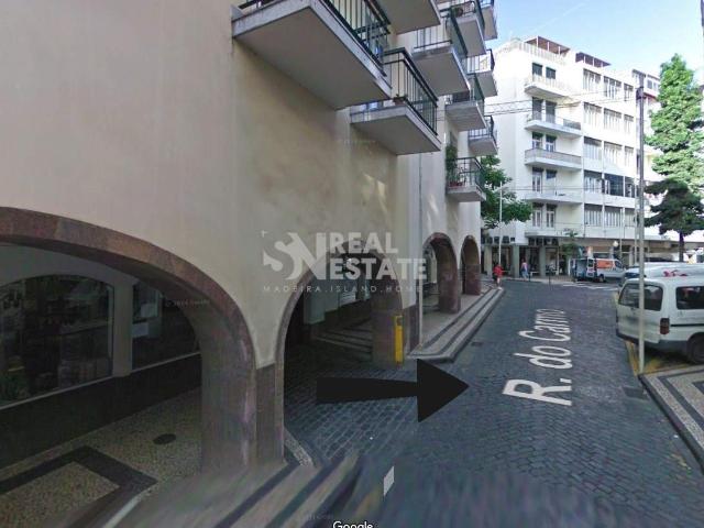 Garagem venda em Funchal, Ilhéus