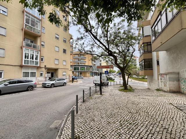 Garagem venda em Alto da Ponte, Almada