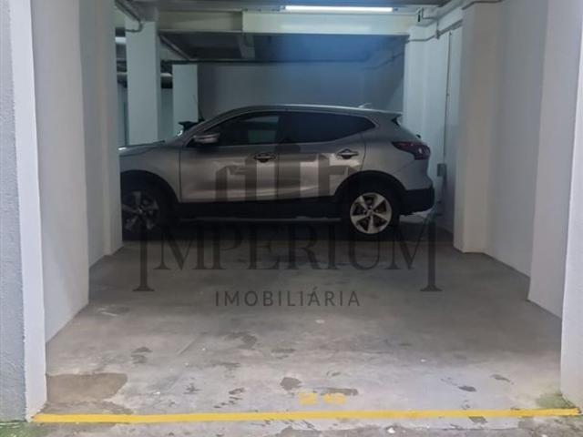 Garagem alugar em São Mamede, Lisboa