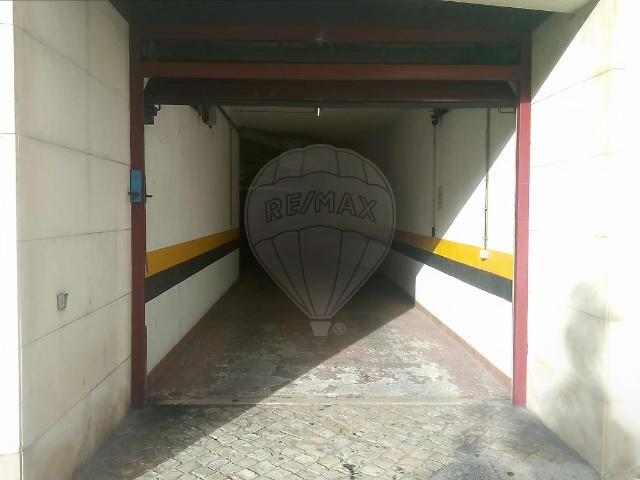 Garagem venda em Fonte das Eiras, Sintra