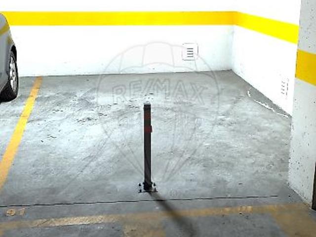 Garagem alugar em Miraflores, Oeiras