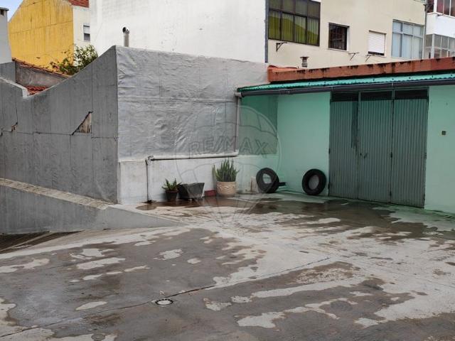 Garagem venda em Telha, Barreiro