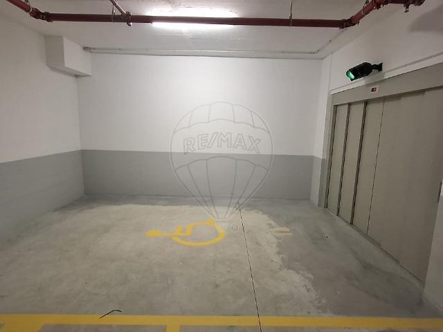 Garagem alugar em Avenidas Novas, Lisboa