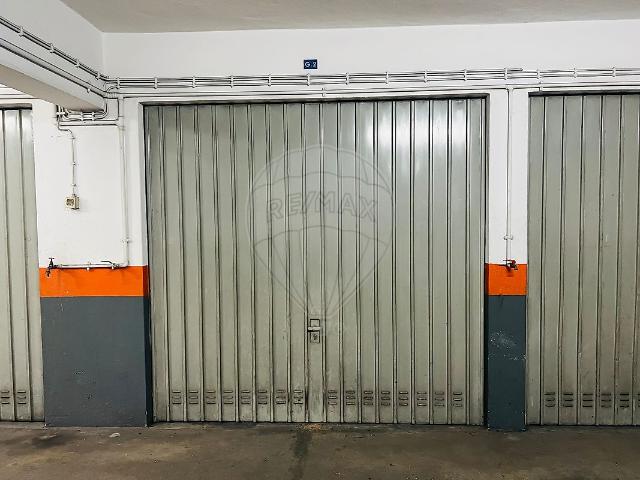 Garagem alugar em Quinta de Santo António da Barôta, Sintra