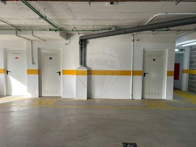 Garagem alugar em Bom Retiro, Portimão