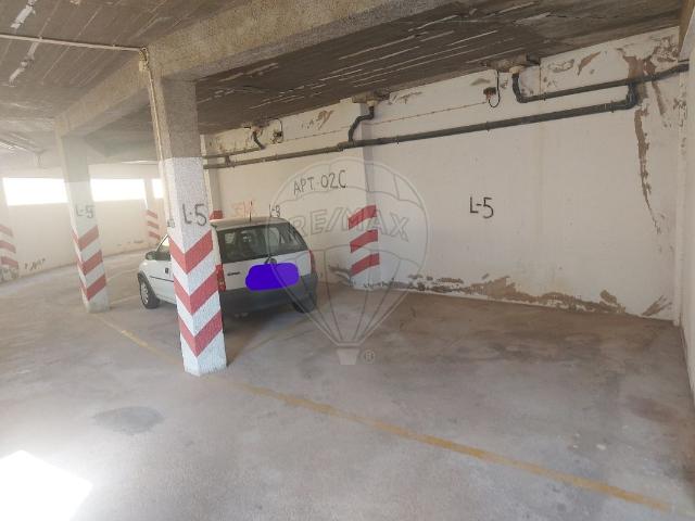 Garagem venda em Três Castelos, Portimão