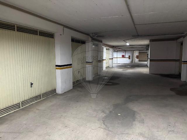 Garagem alugar em Lagos, Faro