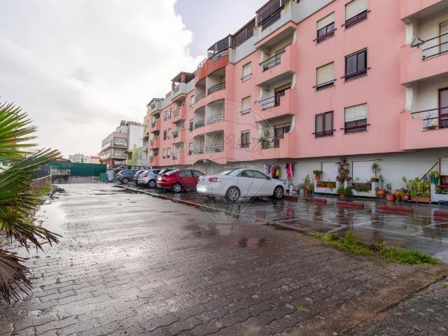 Garagem alugar em Pinheirinhos, Setúbal