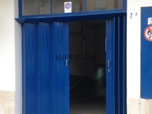 Garagem venda em Almada, Setúbal