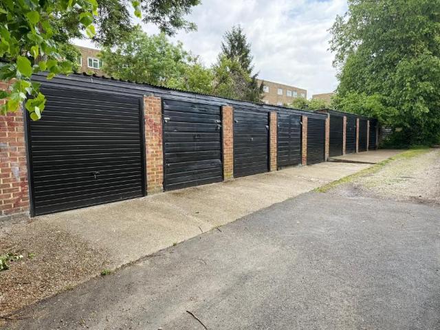 Park Home for sale in Wallington, Greater London