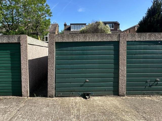 Park Home for sale in London Borough of Merton, Raynes Park