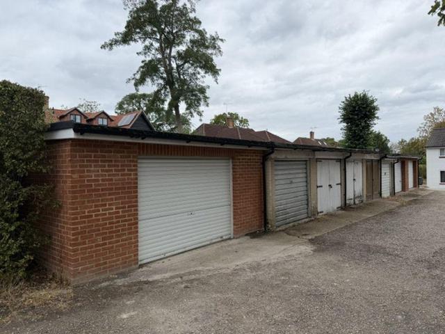 Park Home for sale in Row Town, Surrey