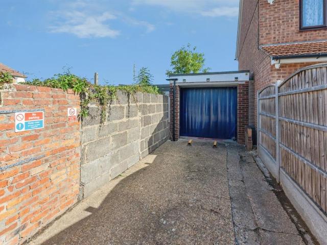 Park Home for sale in South Hornchurch, Greater London