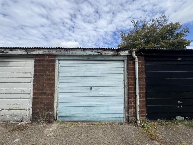 Park Home for sale in Ponders End, Greater London