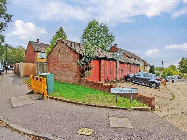 Park Home for sale in London Borough of Waltham Forest, Greater London