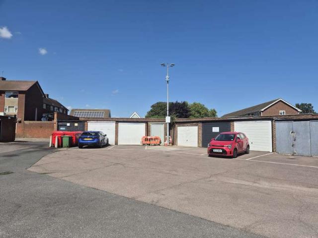 Park Home for rent in Five Acres, Hertfordshire