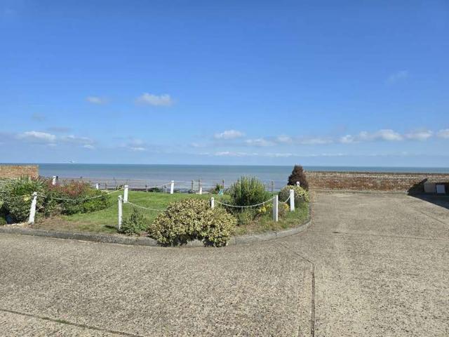 Park Home for rent in Birchington, Acol