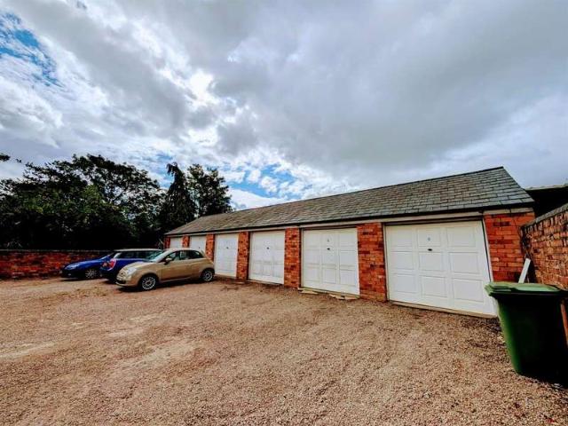 Park Home for rent in St John's, Worcestershire