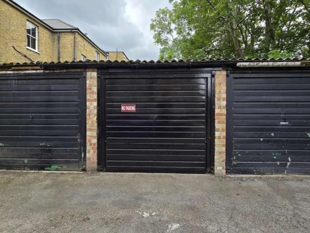 Park Home for sale in London Borough of Lewisham, Greater London