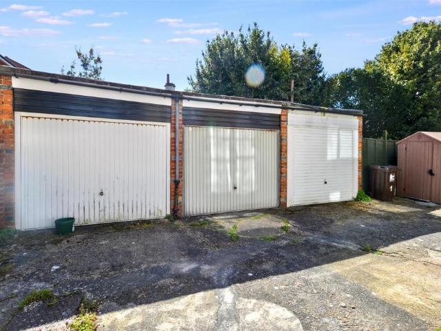 Park Home for rent in Upperton, Eastbourne