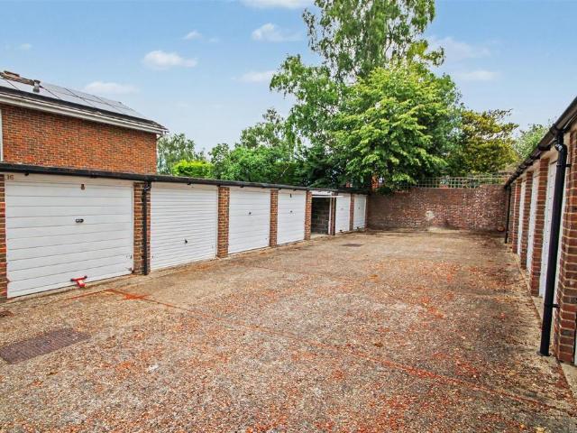 Park Home for rent in Boxgrove, Westborough