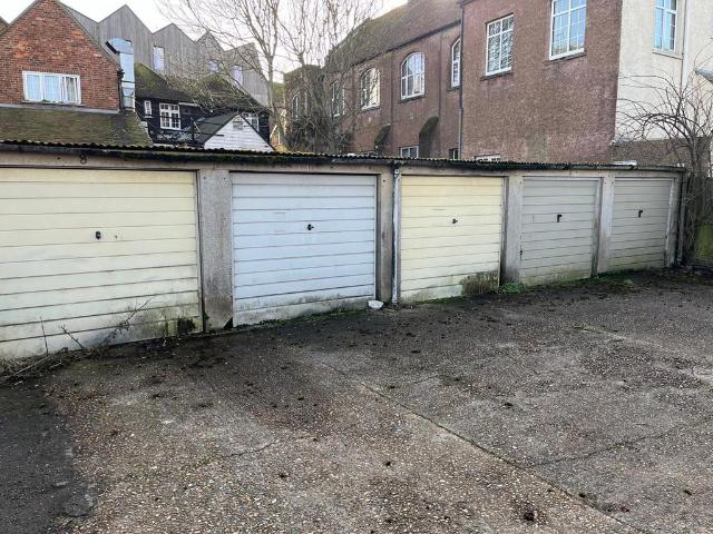 Park Home for rent in Heathlands, East Sussex